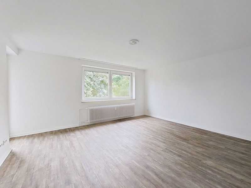 Perfekt für eine Familie: Gut geschnittene 4-Zimmer-Wohnung mit BALKON und EBK